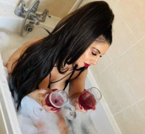 Mistress Services UK with an Enchanting Escort Experience in Rugby