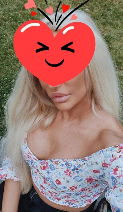 Petite and Busty Delight in Walsall