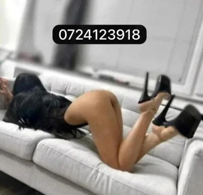 Petite Frames: Discover the Delight of Roxana in Wolverhampton