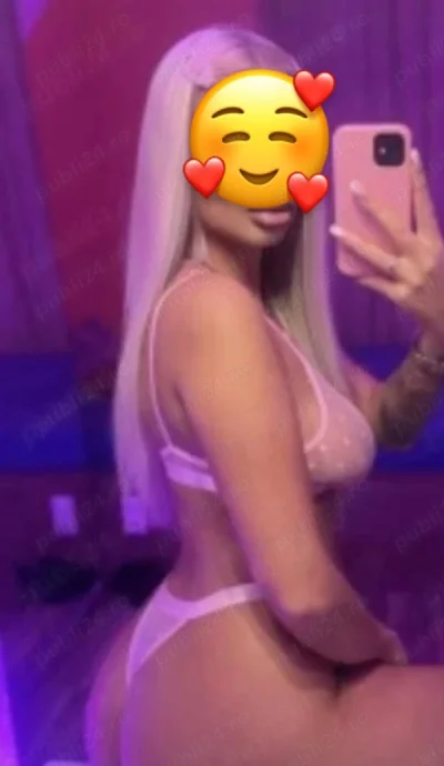 Real Photos of a Curvy Escort in Evesham