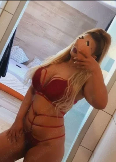 Secure Booking with the Alluring Isabelle in Stratford Upon Avon
