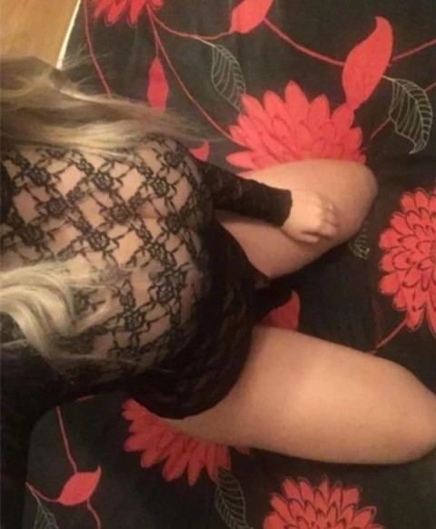 Selena – Your Foot Fetish Companion in Solihull