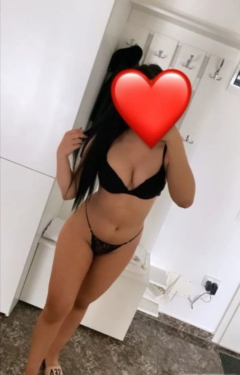 Short Escorts in Coventry with Raisa – Your Fantasy Fulfilled