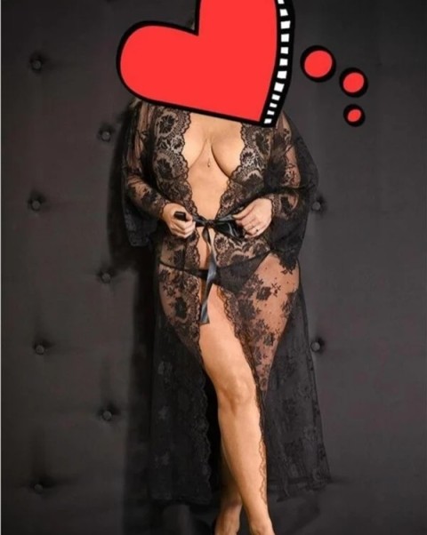 Short Hair Elegance with Larissa in Leicester