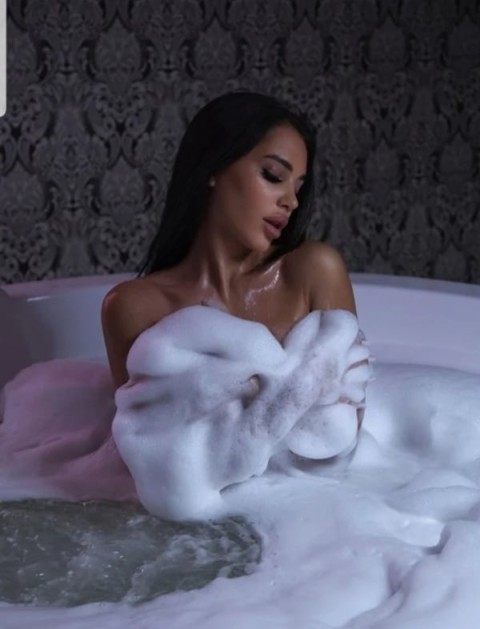 Student girls in Leamington Spa: Your Delightful Companion