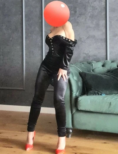 Tattoos and Temptations: Meet Alessia in Walsall