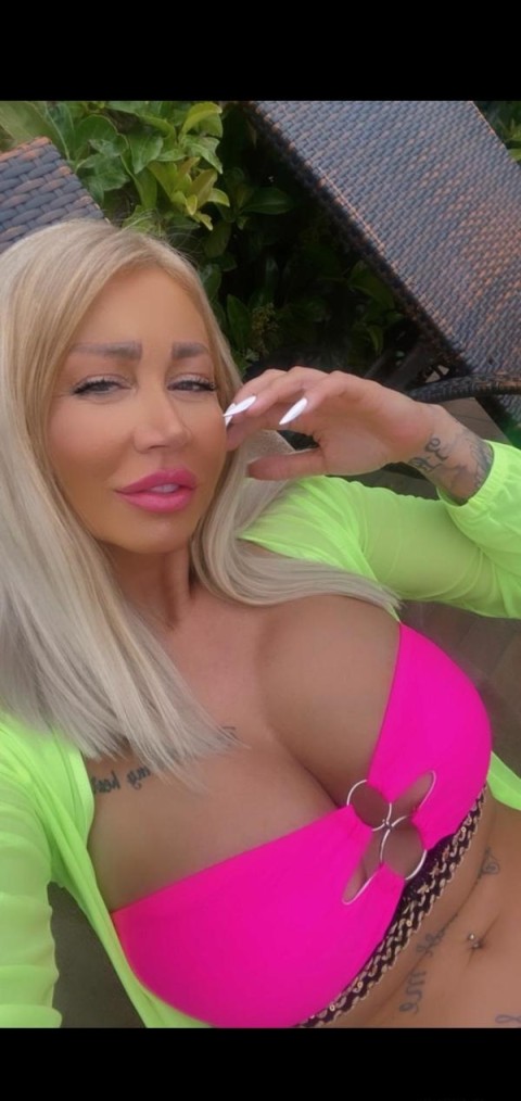 Your Perfect mistress in Derby Awaits