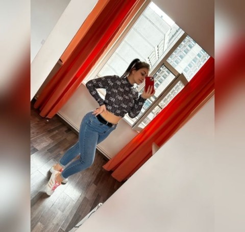 Yzabel: Your Independent Surrey Escorts Experience in Wolverhampton